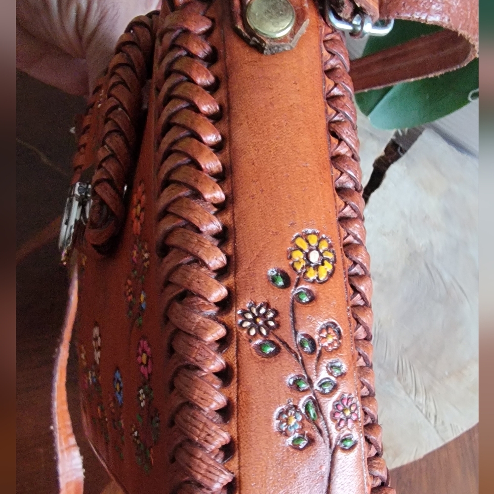 Handcrafted Floral Leather Crossbody W/ Twist Lock Made In Mexico. - Picture 4 of 9